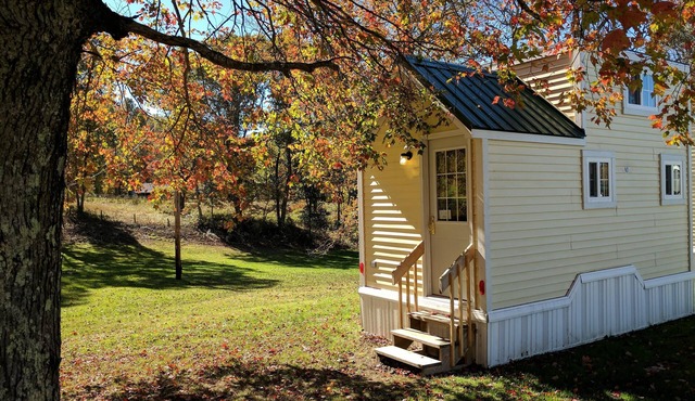 Sleeps up to 2, electric, water, kitchenette, full bathroom, air conditioned/heated
