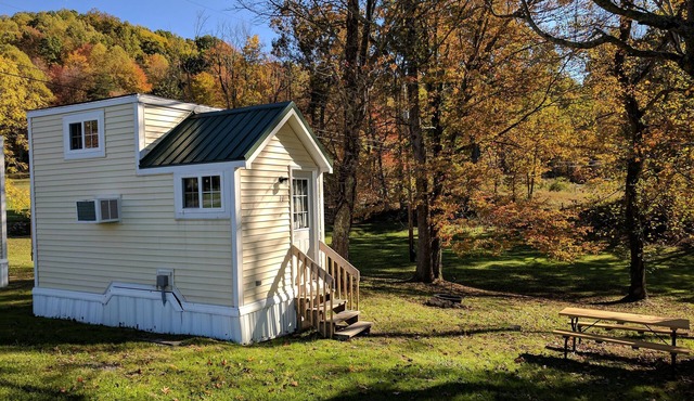 Sleeps up to 2, electric, water, kitchenette, full bathroom, air conditioned/heated
