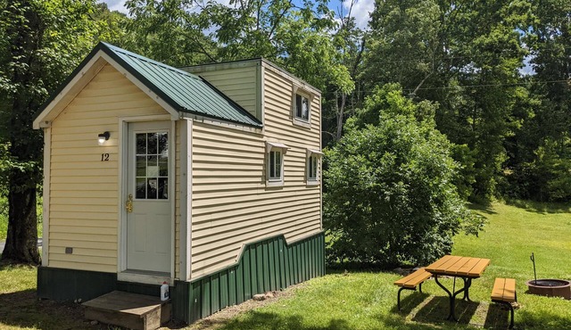 Sleeps up to 2, electric, water, kitchenette, full bathroom, air conditioned/heated.