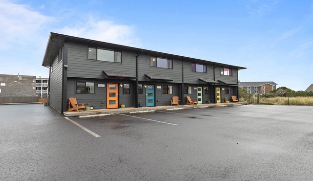 Sleeps up to 24! Short Walk to Beach, Shops & Restaurants! Dog Friendly!