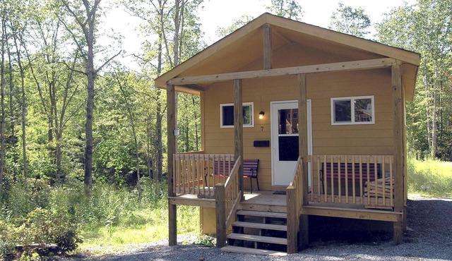 Sleeps up to 4, kitchenette, full bathroom, air conditioned/heated, free WiFi