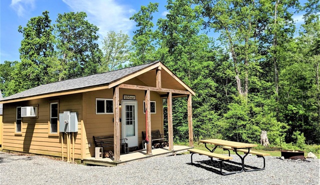 Sleeps up to 4, kitchenette, full bathroom, air conditioned/heated, free WiFi