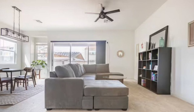 Sleeps up to 6/~3 Bedrooms; twin and queen w/En Suite and shared Bathrooms