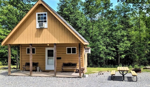 Sleeps up to 8, kitchenette, full bathroom, air conditioned/heated, free WiFi