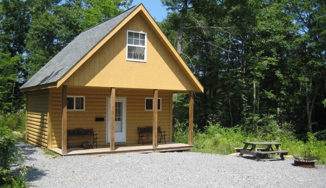 Sleeps up to 8, kitchenette, full bathroom, air conditioned/heated, free WiFi