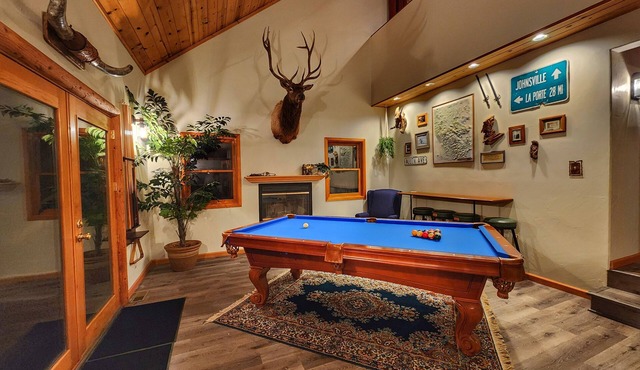 Sleeps10 Dogs HotTub PoolTable FirePit Poker Vibes