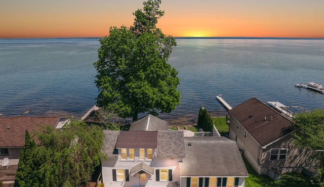 Sleeps10 Lakefront Retreat: Fire Pit & Near Casin