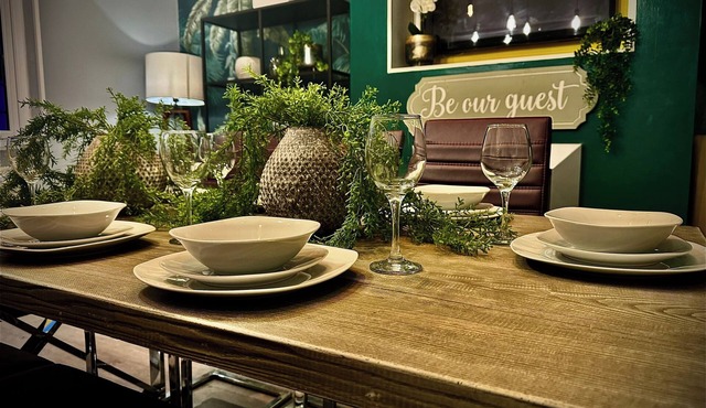 Sleeps10-parking-garden-hottub-petfriendly