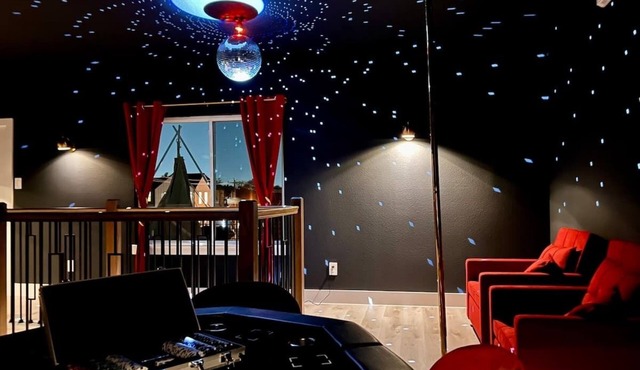 Sleeps24+HotTub+Sauna+Gym+Karaoke+Casino+Billard