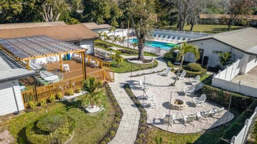 Sleeps36 2Homes 12BR Heated Pool Spa Pickleball 14 Parking