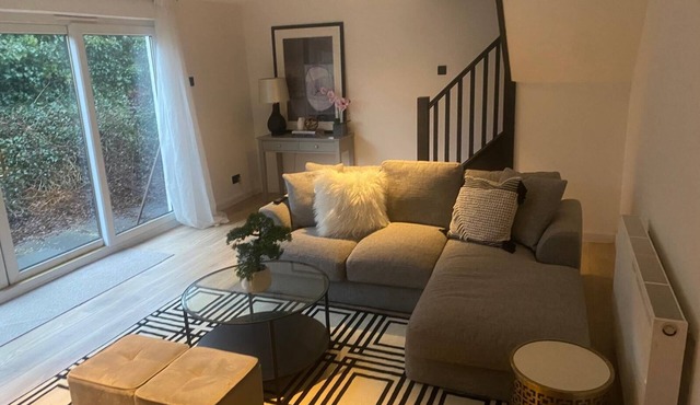 Sleeps7-Parking-Garden-Patio