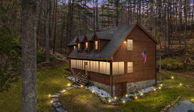 Sleepy Hollow 5BR Cabin - National Park 7 Min, Hot Tub, Fire Pit, Sleeps 12