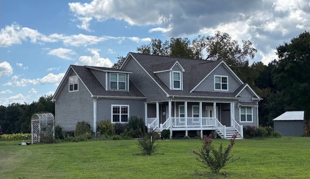 Sleepy Hollow Farms, New Farmhouse near VIR - 1/2mile off Main Road for Privacy
