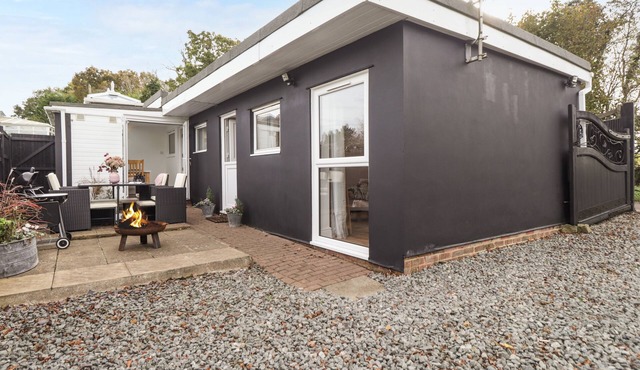 SLEEPY HOLLOW, pet friendly, with a garden in Dover