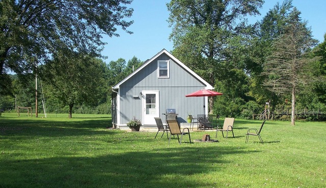 Sleepy Oaks Cottage on Potts Creek, (Stay 6 nights 7th Free)