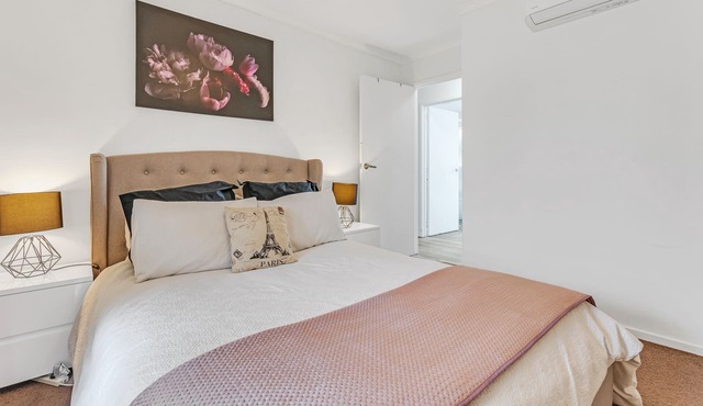 Sleepy Shackell - 12pm checkout, breakfast.