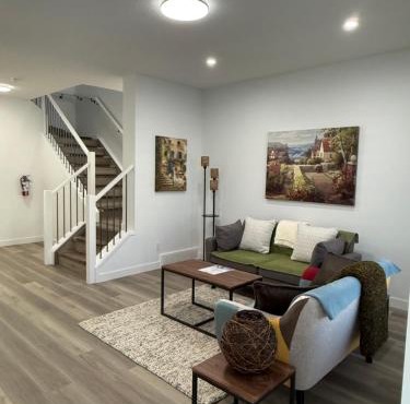 Slice of Heaven! 3 Bdrm Duplex 10 minutes drive to Spruce Meadows, with easy access to Stampede and Banff, CENTRAL AC available Mid Spring 2026!