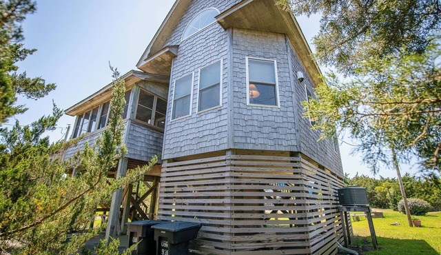 Slice of paradise in Salvo, NC. Pet-Friendly & 5 minute walk to the beach!