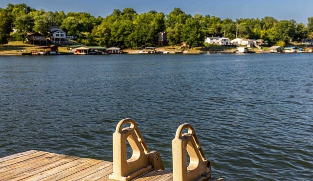Slice of Summer- Lakefront w/Dock- 7 miles to Ark