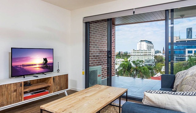 Slick 1 Bedroom + Carpark Apartment - walk to City