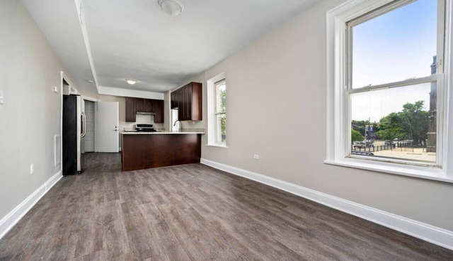 Slick, Modern Retreat Near Downtown Sleeps 8