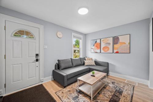 Slick&Spacious 2 Bdr Apt Natrona Hts