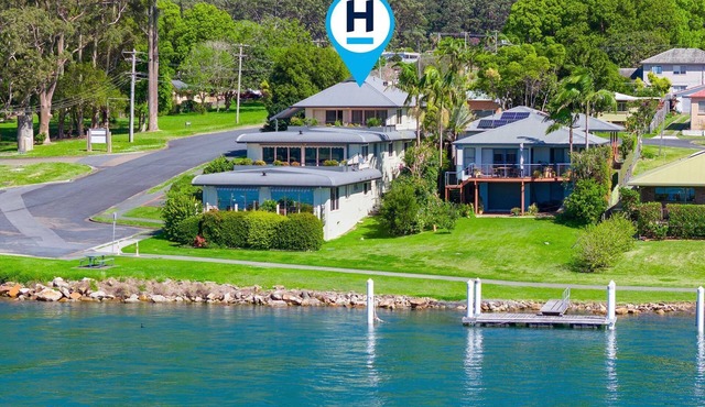 Slipways - river front holiday unit