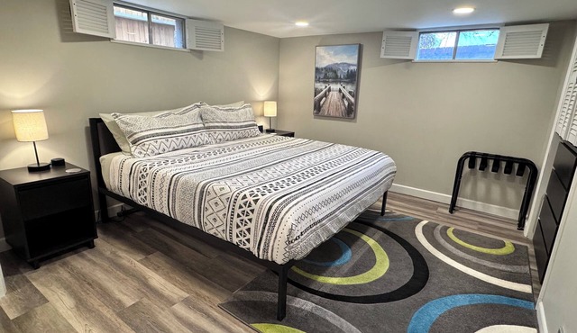 Sloan’s Lake ★ King Bed ★ Off-Street Parking ★ Private Entrance ★ Near Stadium