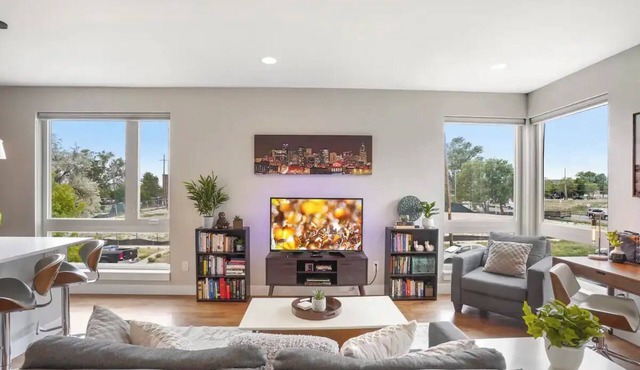 Slofax Place - Modern 2 Bedroom Townhome in Sloans Lake Denver