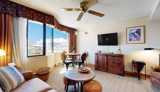 Slope access with mtn views, in/outdoor pools, hot tub, sauna, gym