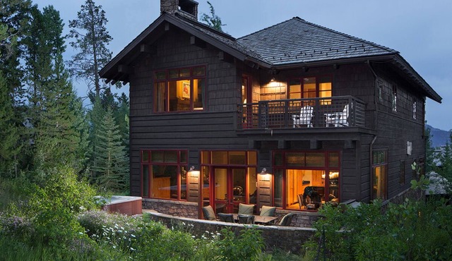 Slope-side Granite Ridge luxury lodge with ample space for all