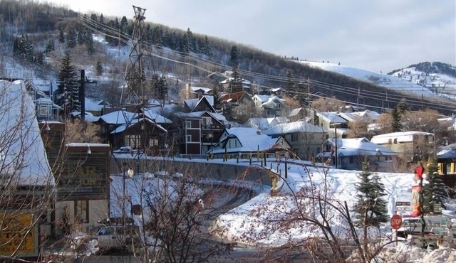Slope Side-Old Town-Ski In/Out, Free Underground Parking, Newly Remodeled