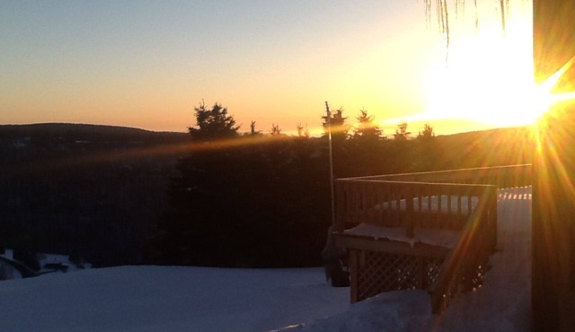SLOPE SIDE - Ski In/Ski Out - Ground Floor - 3 Bedroom/2 Bath - Sleeps 7