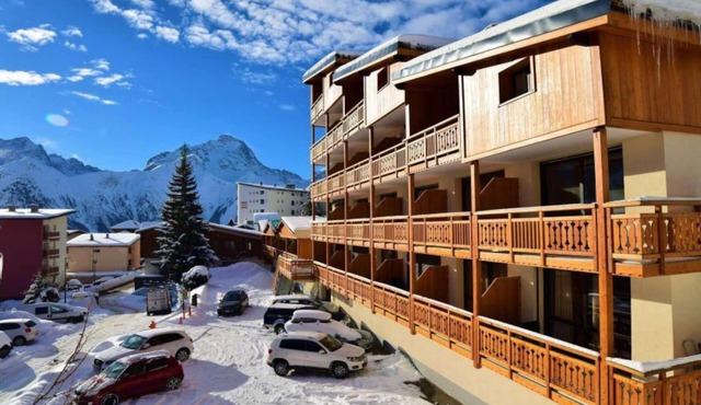 Slope-Side Stay with Balcony