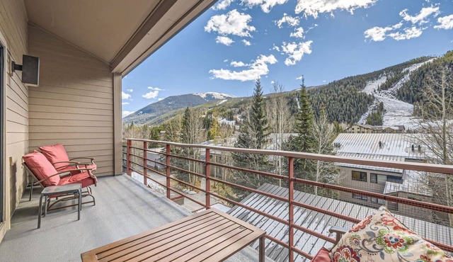 Slope-View Condo |5 Min Walk to Lifts |Garage Parking |Indoor Pool/Hot Tub |Fireplace |3 King Beds