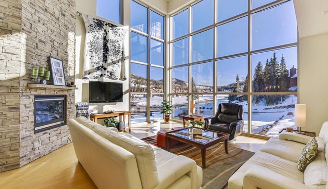 Slopes Loft | Walk to Giant Steps Ski Lifts