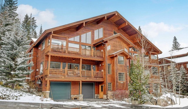Slopeside Chalet 113D I Hot Tub I Great Views I Bunk Room I Discounted Attractions