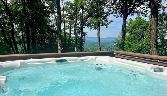 Slopeside Chalet: Ski in/out+ Views+Hot Tub