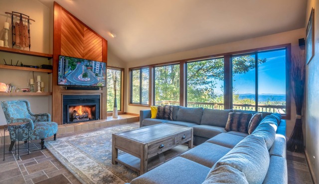 Slopeside is just steps to Beech Mountain Resort and Ski Village! Amazing Views!