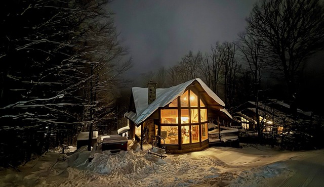 Slopeside living on Winterset with Hot Tub, Games, and EV Charger