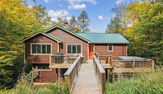Slopeside on Timberline Mountain's Salamander Trail-Perfect in every season!