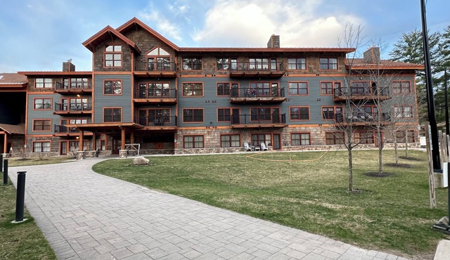 Slopeside Retreat at Cranmore, Ski-in/Ski-out