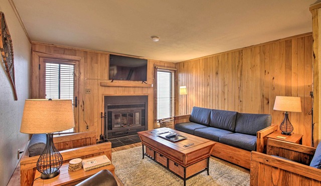 Slopeside Snowshoe Condo - Walk to Ski Lifts!