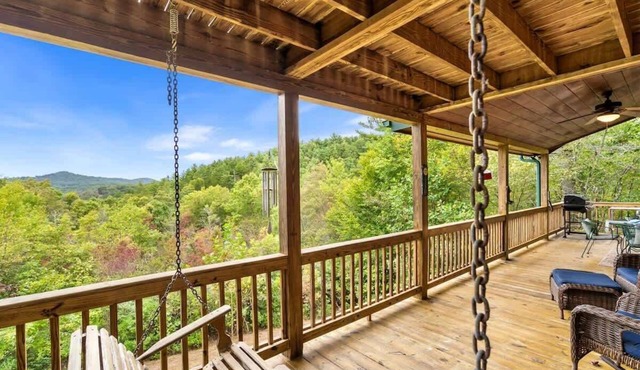 Slow down with Mtn Views, Hot Tub, Pool Table