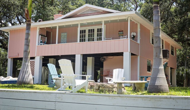 "Slow Tides" - Entire Cottage on the Suwannee River