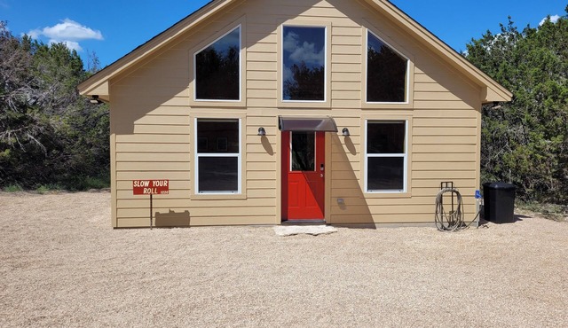 Slow Your Roll - Luxury cabin close to Granbury, Glen Rose, and Stephenville