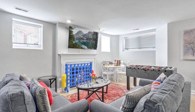 SLP 12, Large Townhouse, FREE Parking, Metro: Braddock, 5 Blk King ST, Game RM