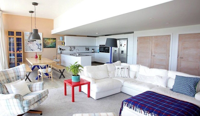 SLR-98 Beach Penthouse · Spectacular 4 BR Beachfront Penthouse