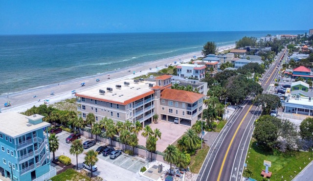 SMACK ON THE BEACH! OCEANSIDE CONDO. (9/14-9/25/26 Pool Closed)