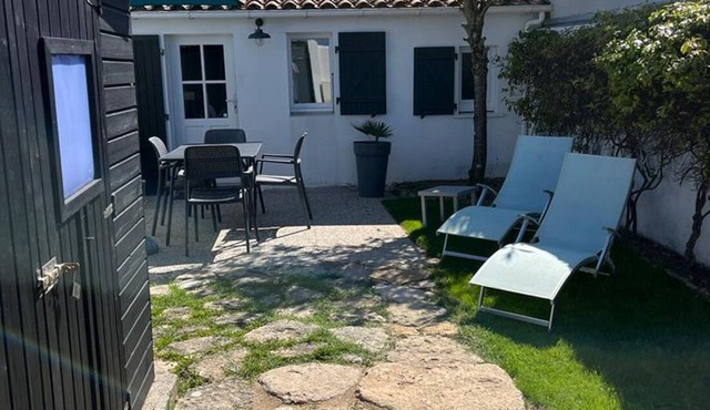 Small house with garden close to the sea, on the Ile de Ré
